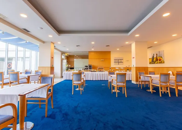 Ms Nova 酒店 蓬塔德尔加达