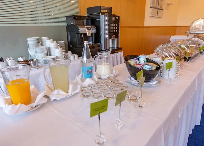 Ms Nova 酒店 蓬塔德尔加达